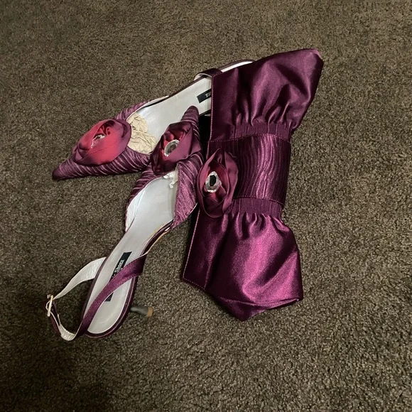 Magenta colored evening shoes. Made in Spain - Picture 1 of 3